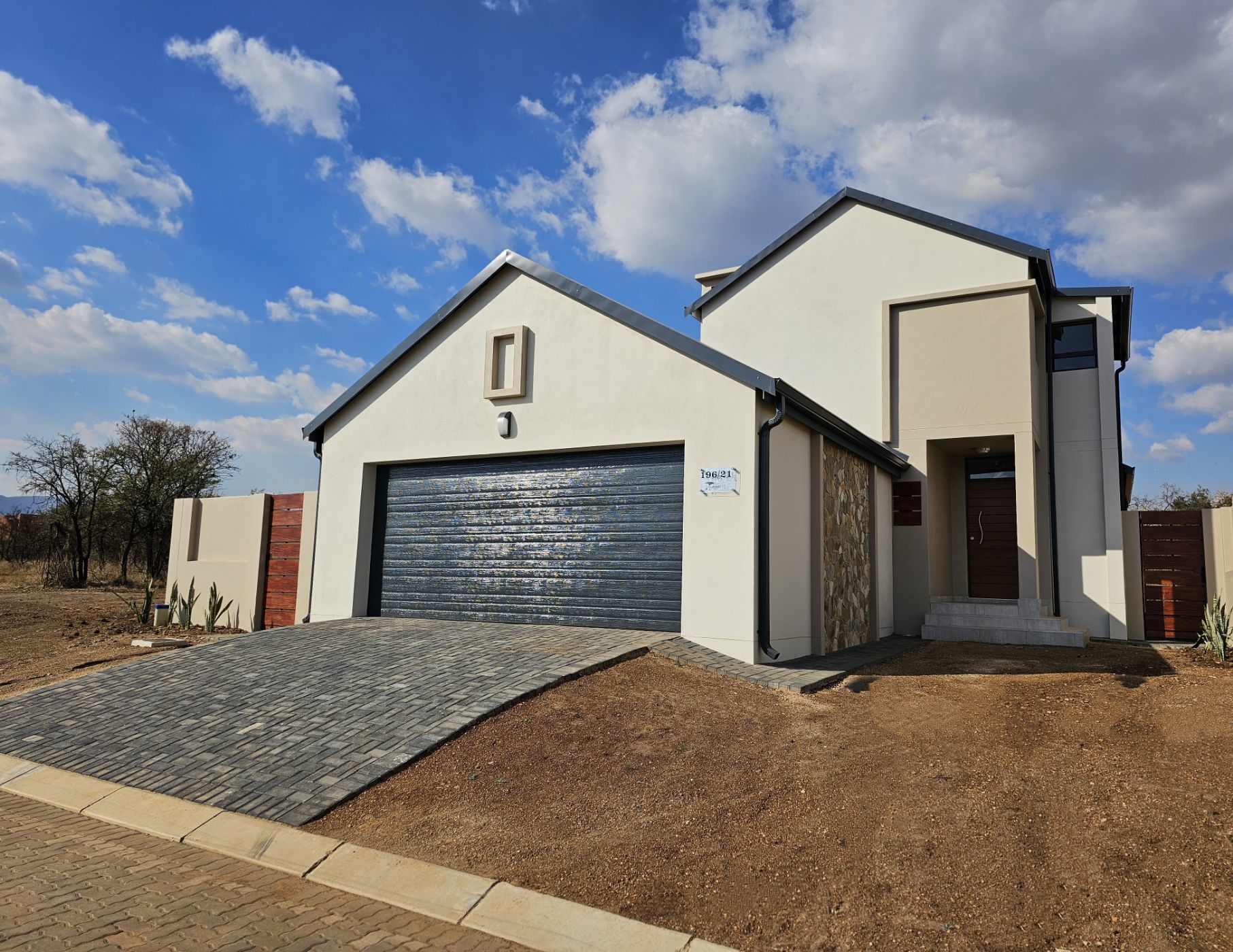 Security estate home for sale in La Camargue - 1HR1621799