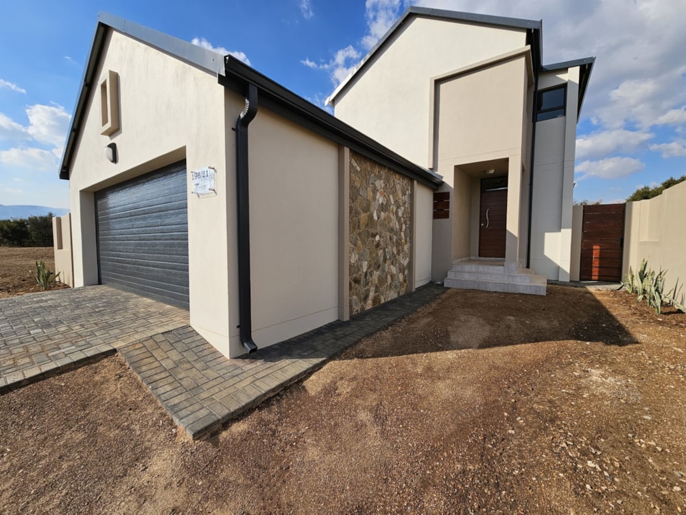 Security estate home for sale in La Camargue - 1HR1621799