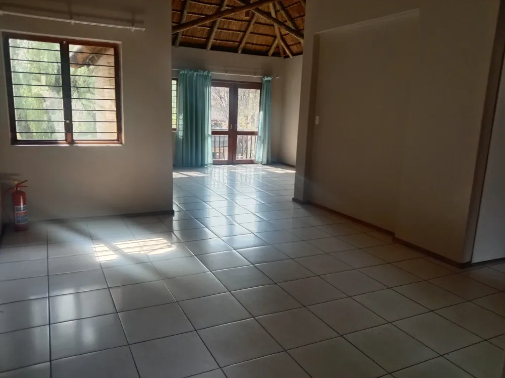 Apartment to rent in Paulshof - FYL1748492 Apartment to rent in Paulshof - FYL1748492