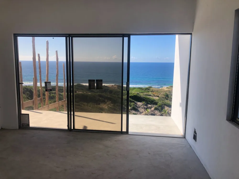 Beachfront villa for sale in Praia da Barra, Mozambique - 3MQ1622149 Beachfront villa for sale in Praia da Barra, Mozambique - 3MQ1622149