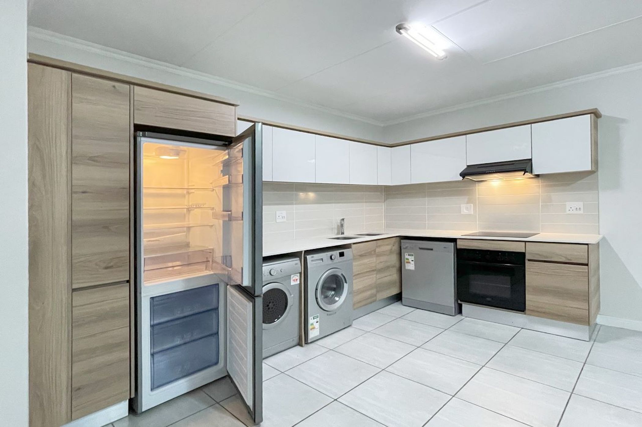 Apartment let in Waterfall, Midrand - MDL1701678