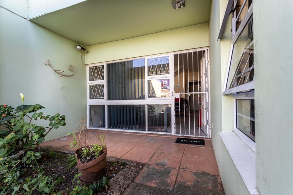 Double-storey apartment sold in Quigney - 1ET1622820