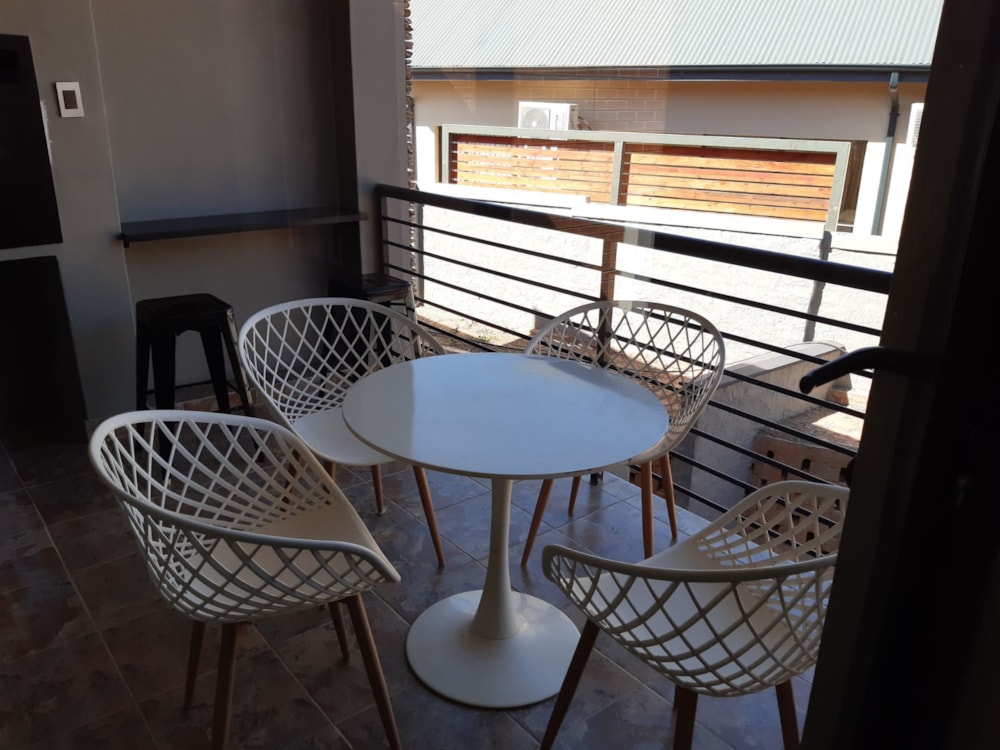 Security complex home for sale in Golden Acres - 1TA1701467