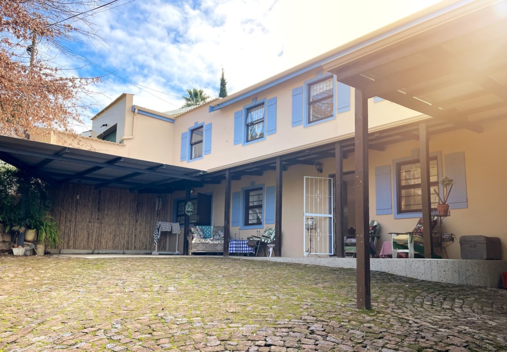 Double-storey house for sale in Swellendam - 1SW1658337 Double-storey house for sale in Swellendam - 1SW1658337