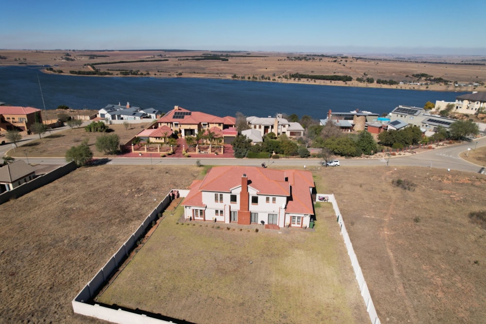 Security estate home for sale in Aquavista Mountain Estate - PRN1711779