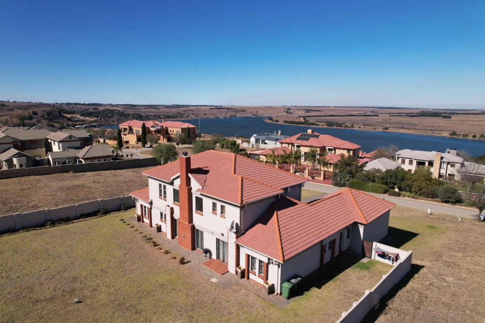 Security estate home for sale in Aquavista Mountain Estate - PRN1711779