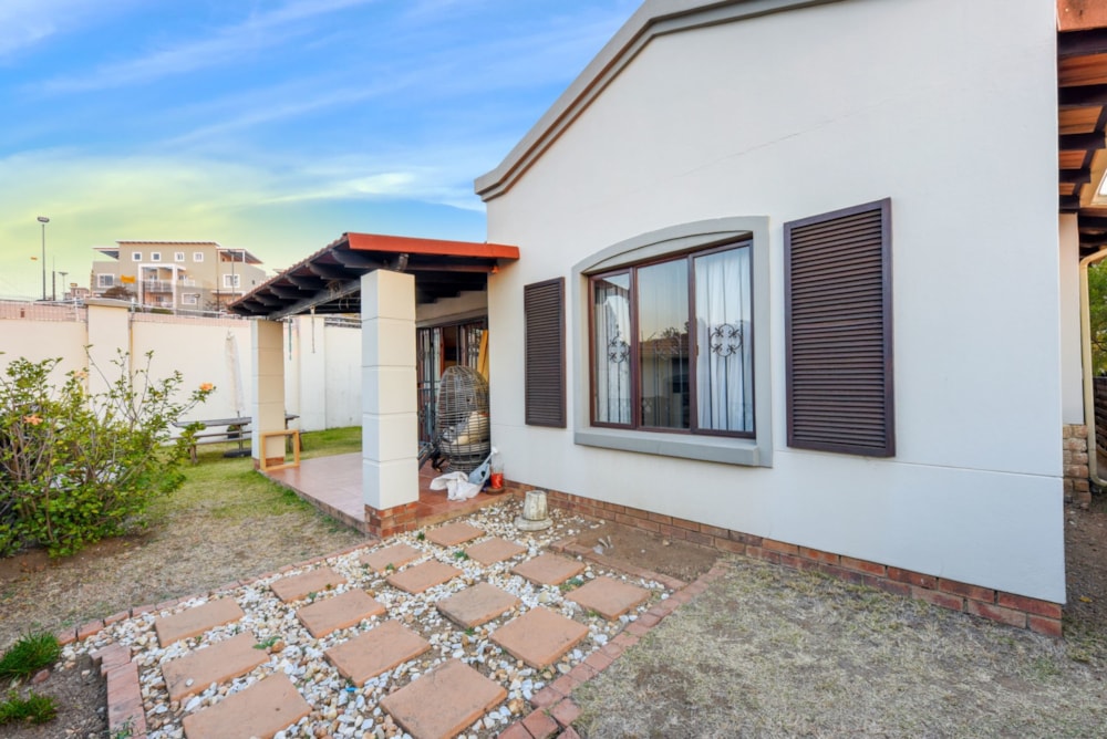 Townhouse for sale in Paulshof - FW1715283 Townhouse for sale in Paulshof - FW1715283