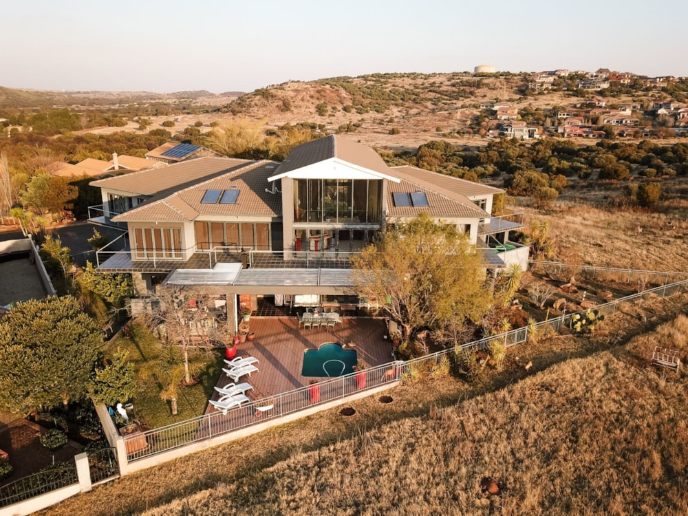 Double-storey house for sale in Woodland Hills - 1BX1716531