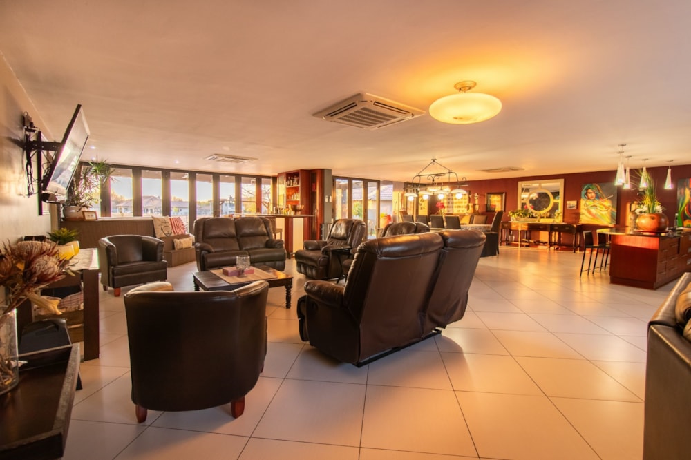 Double-storey house for sale in Woodland Hills - 1BX1716531