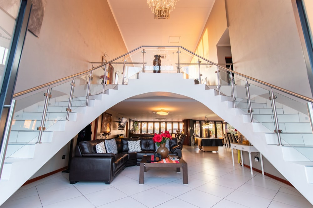 Double-storey house for sale in Woodland Hills - 1BX1716531