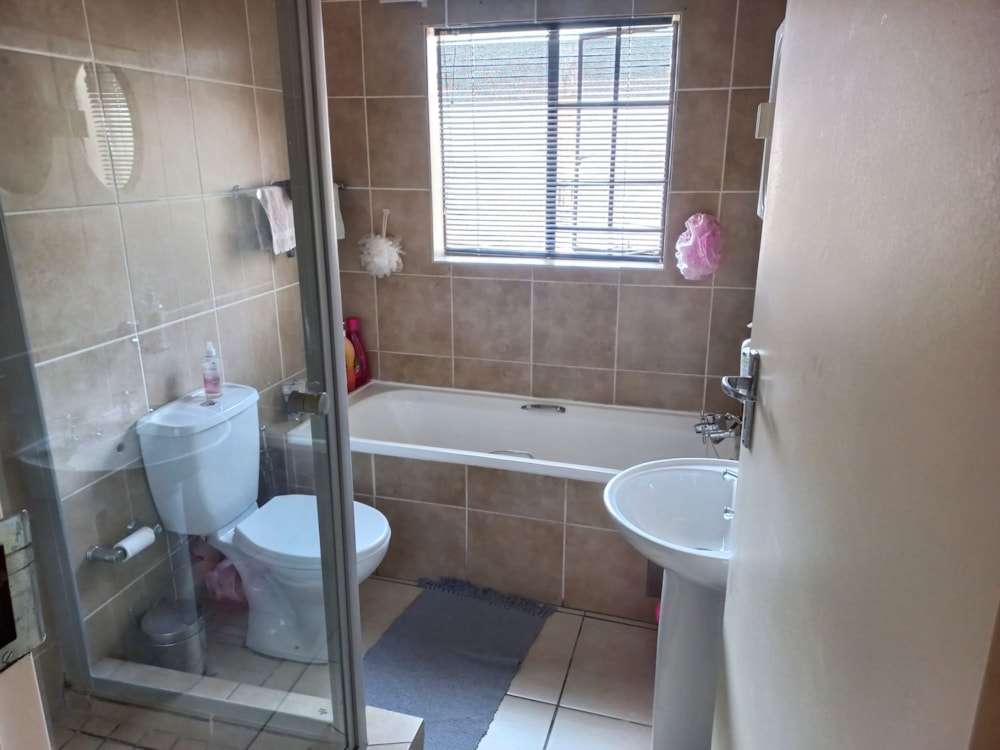 Townhouse for sale in Sonneveld - 1BJ1624389 Townhouse for sale in Sonneveld - 1BJ1624389