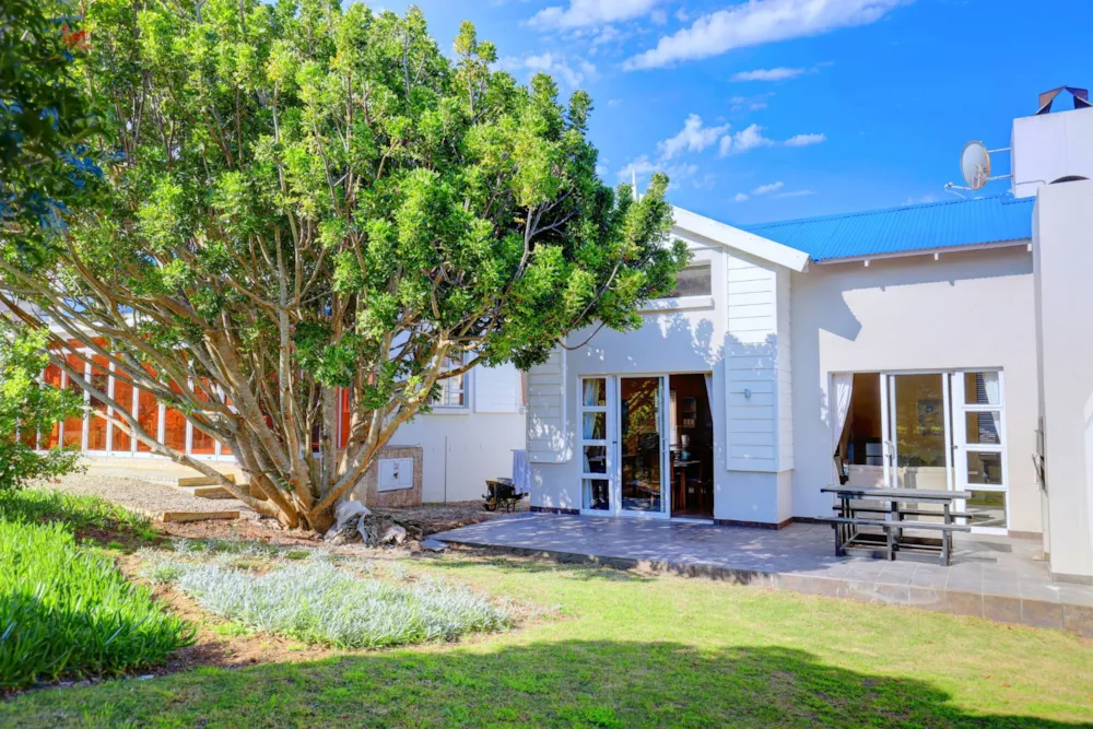 Townhouse for sale in Pinnacle Point Golf Estate - 1MB1626267
