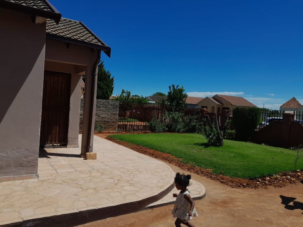 House for sale in Roodepan - 1KJ1584852 House for sale in Roodepan - 1KJ1584852
