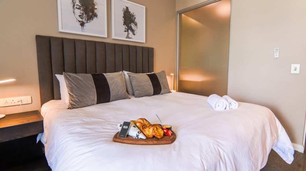 Bachelor apartment for sale in Menlyn - PT1730386