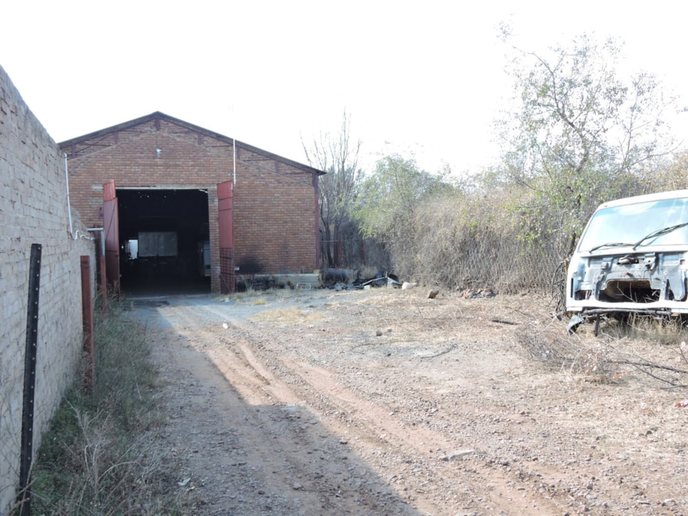 Commercial Building for sale in Zeerust - 1RU1623796 Commercial Building for sale in Zeerust - 1RU1623796