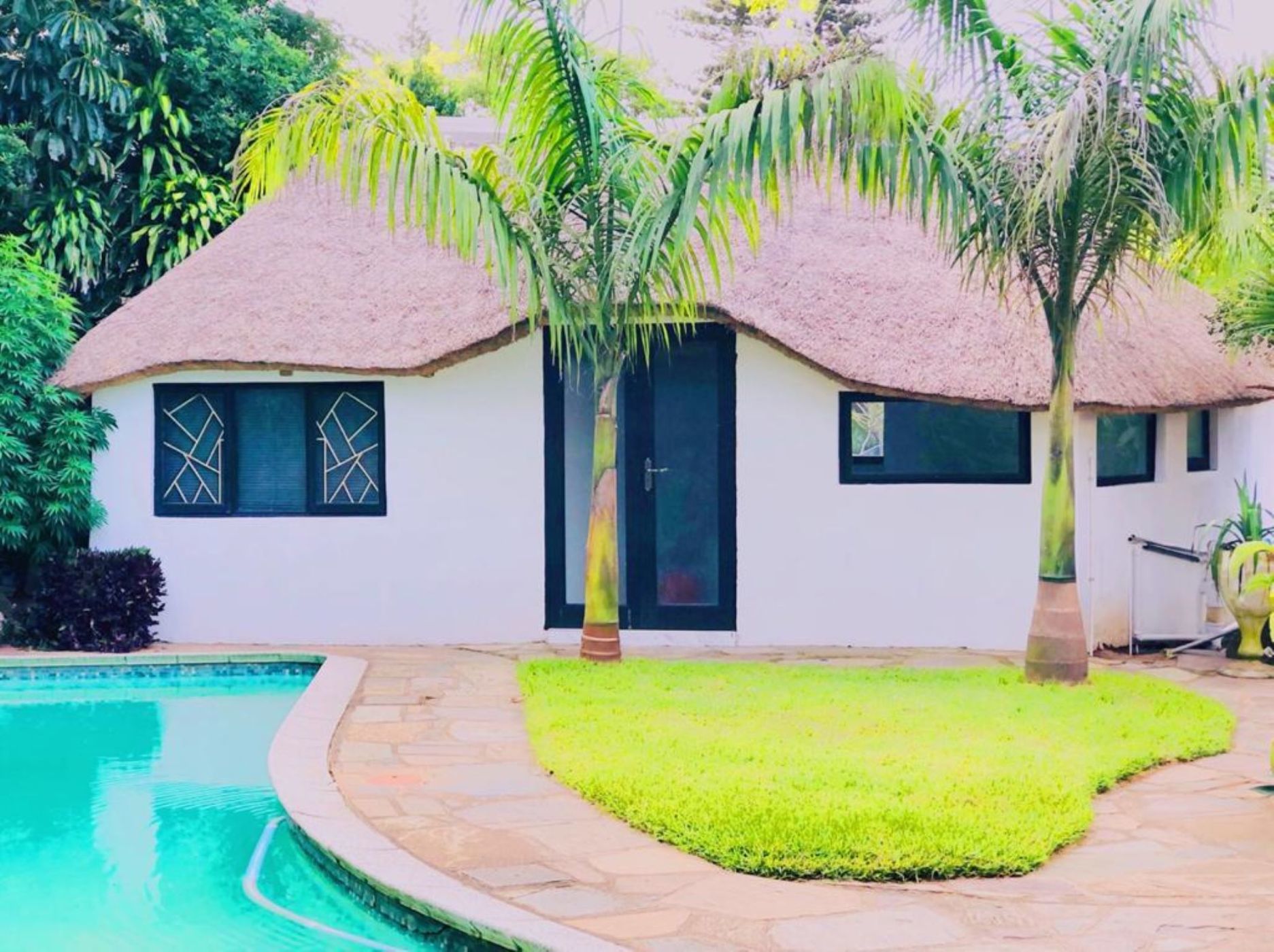 Garden cottage let in Athlone Park - 1WB1623852