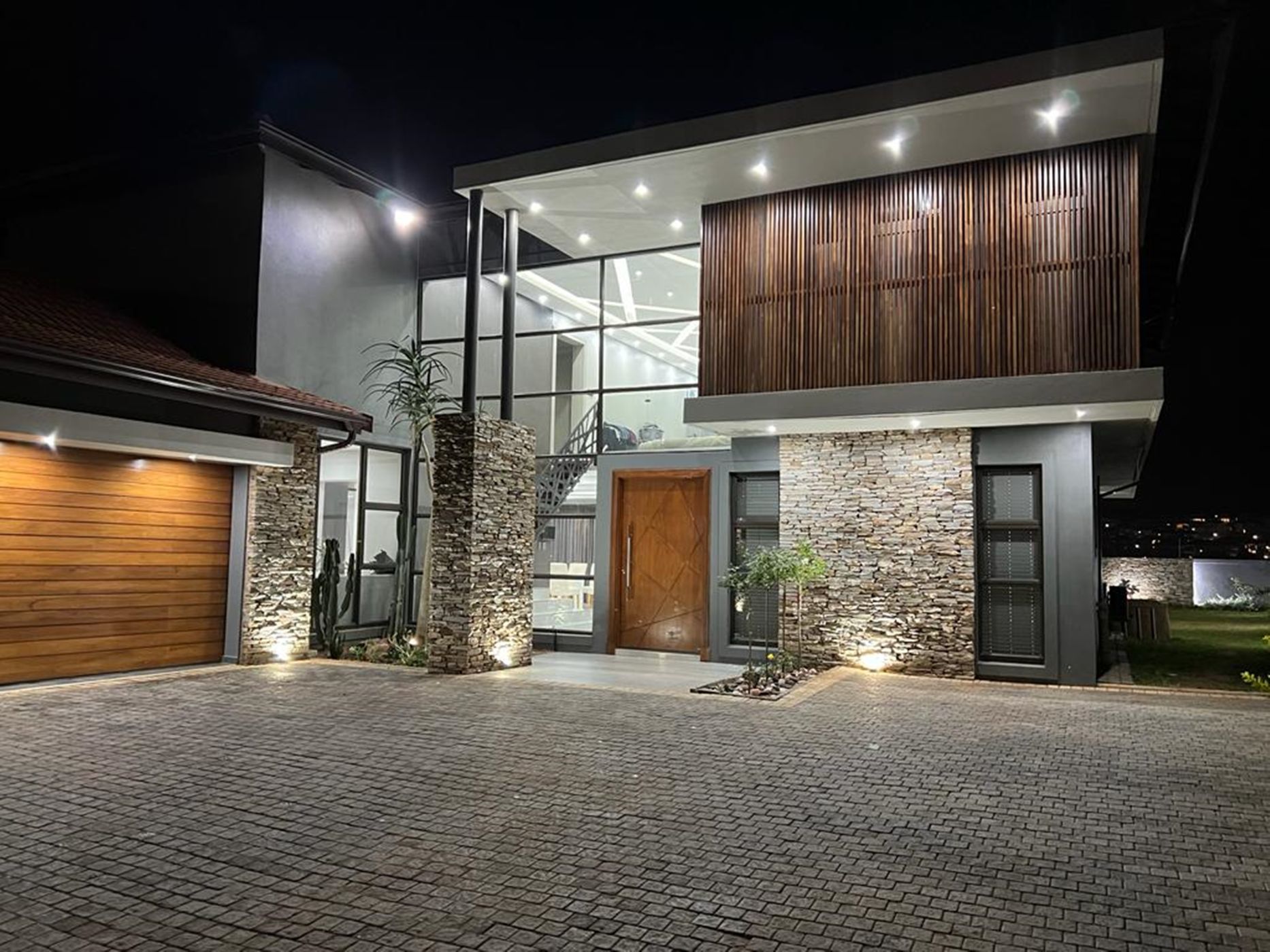 Double-storey house for sale in Izinga - 1ND1624211