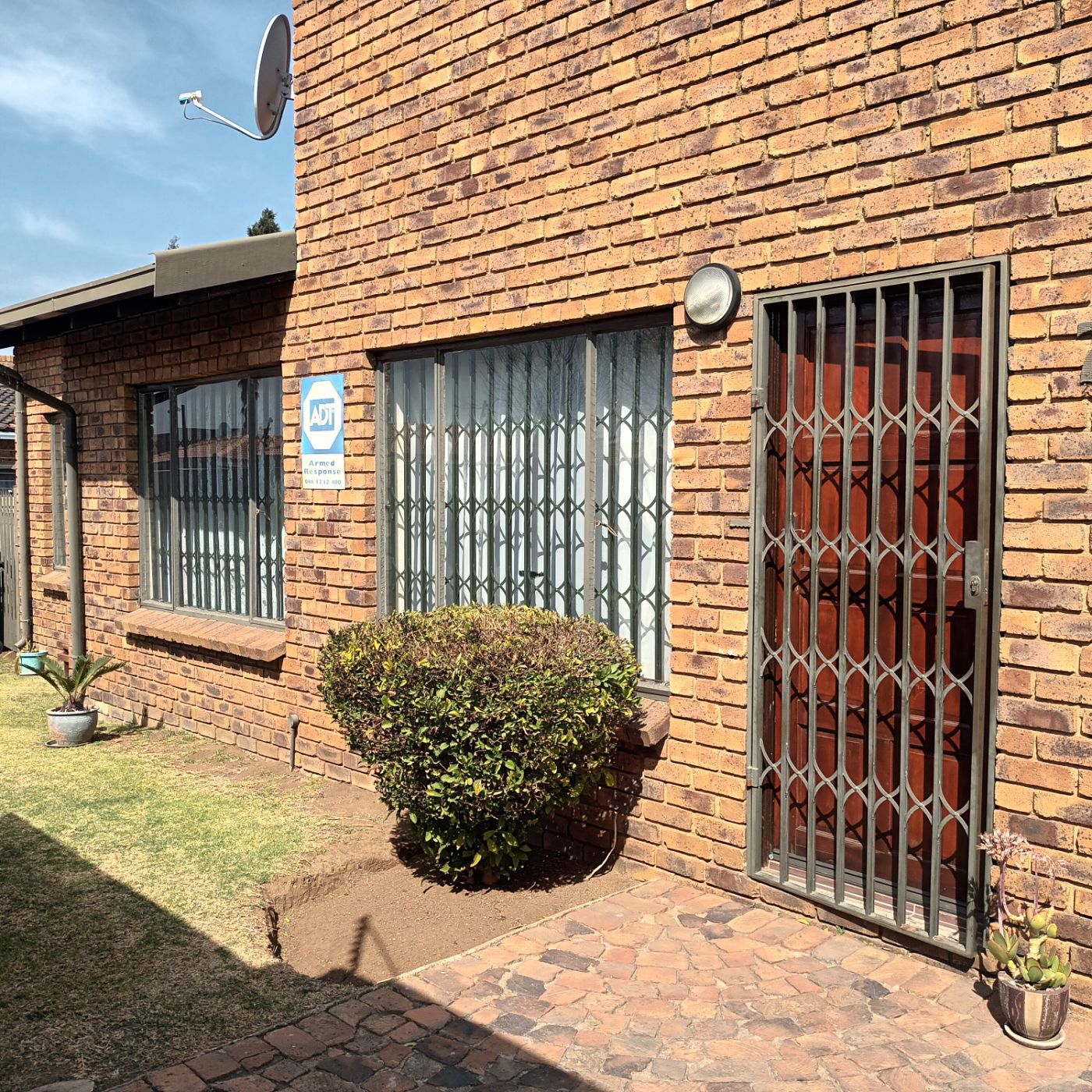 House let in Minnebron - 1BJ1693591