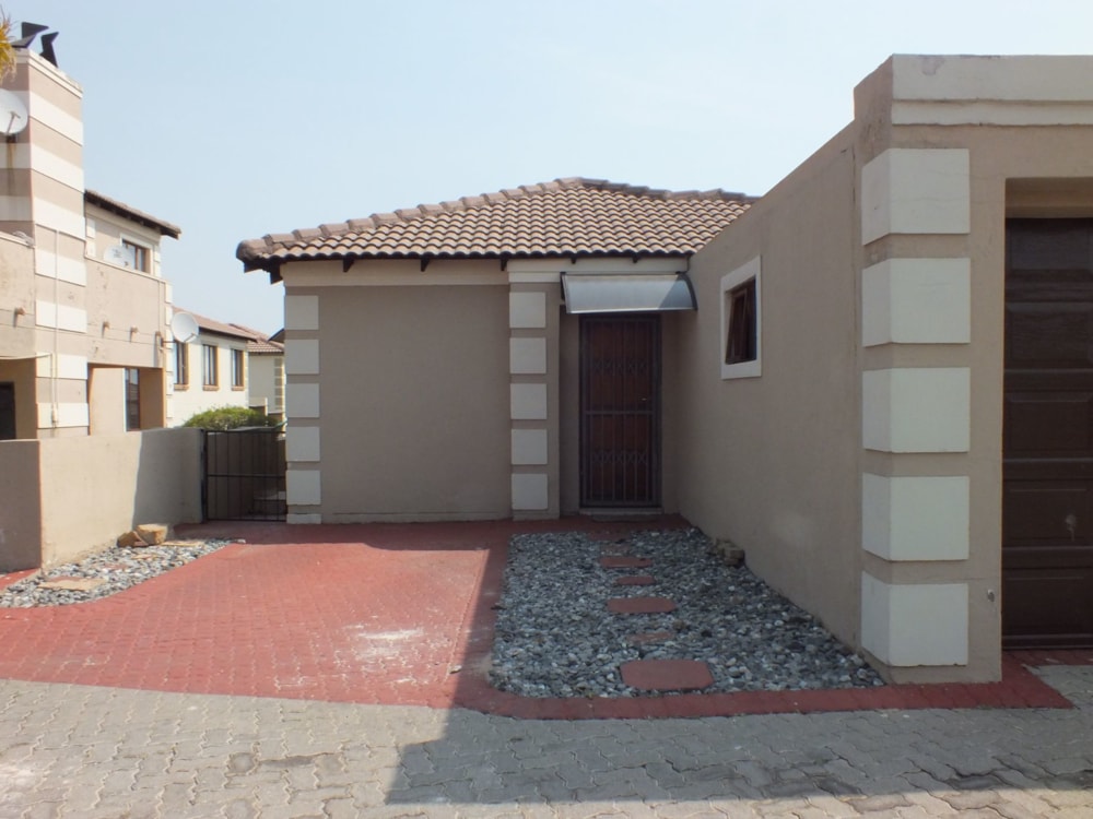 Security estate home let in The Reeds - CNL1668853 Security estate home let in The Reeds - CNL1668853