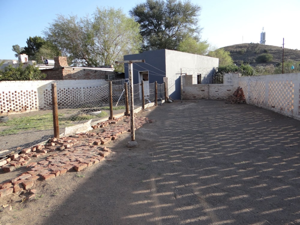 House for sale in Beaufort West - 1KK1626213