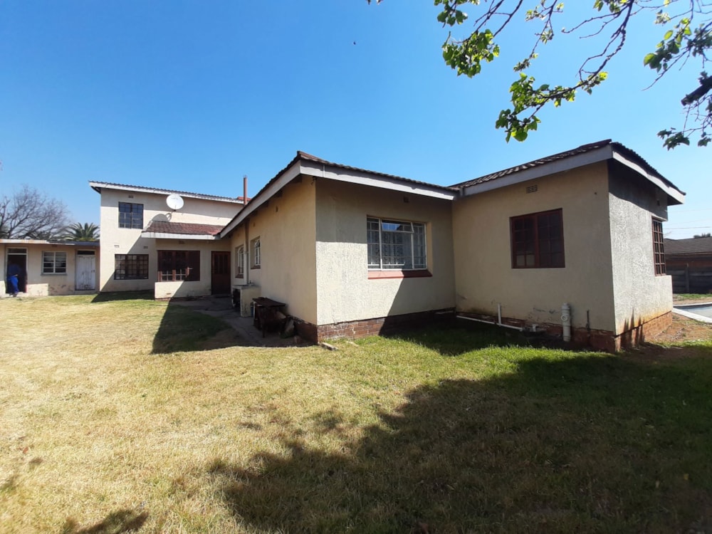 Double-storey house for sale in Florida, Roodepoort - 1RP1626717 Double-storey house for sale in Florida, Roodepoort - 1RP1626717