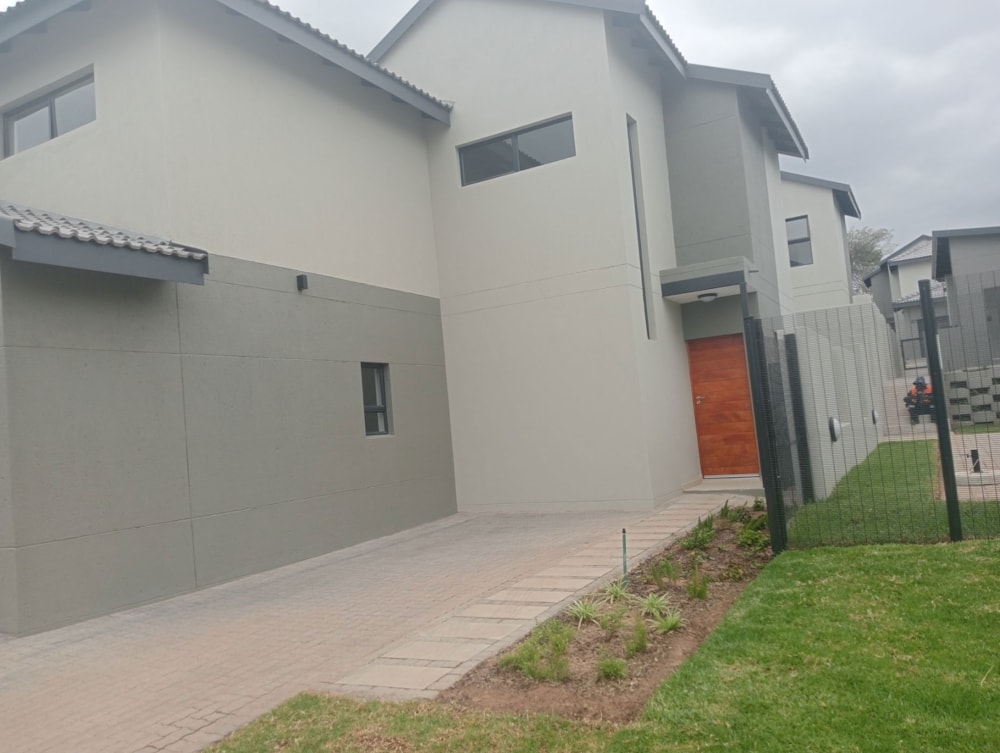 House let in Mbombela Central (Nelspruit Central) - 1NS1737206