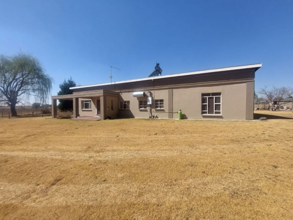 Smallholding for sale in Kromkloof - 1BTH1626787