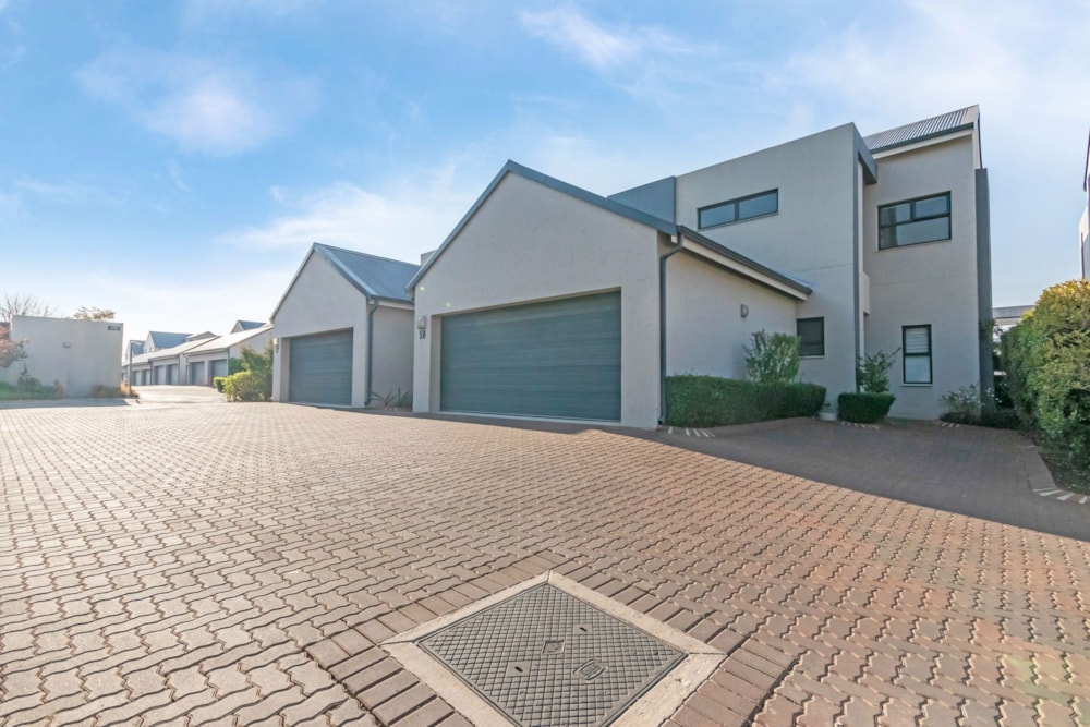 Townhouse sold in Paulshof - FW1626775 Townhouse sold in Paulshof - FW1626775