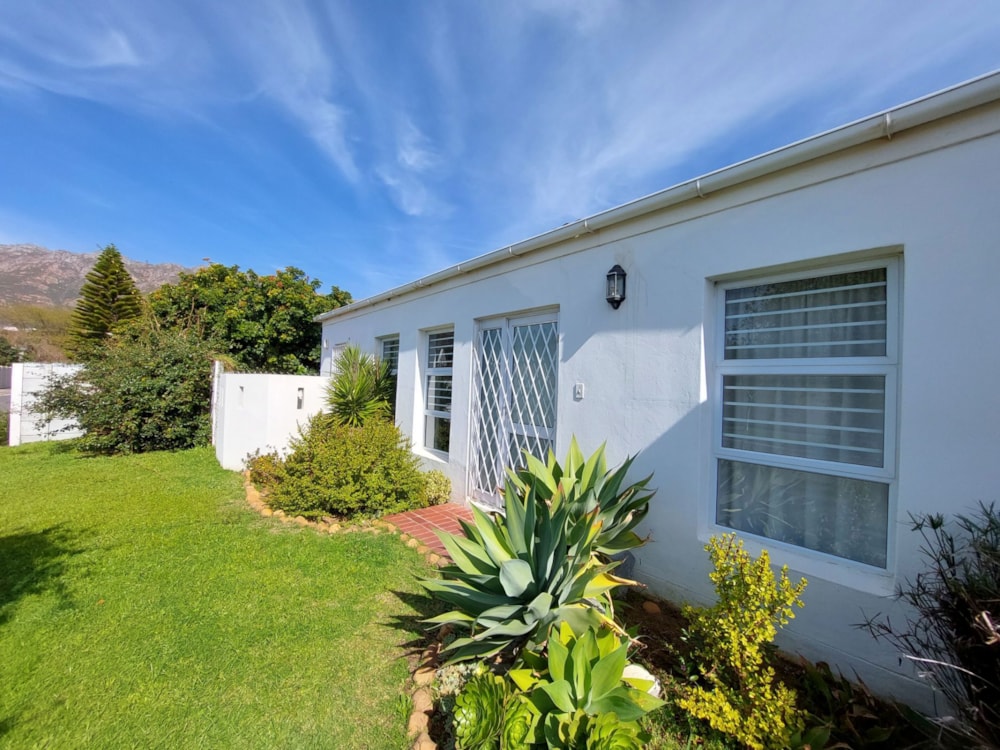 House let in Gordons Bay - SWL1712677 House let in Gordons Bay - SWL1712677