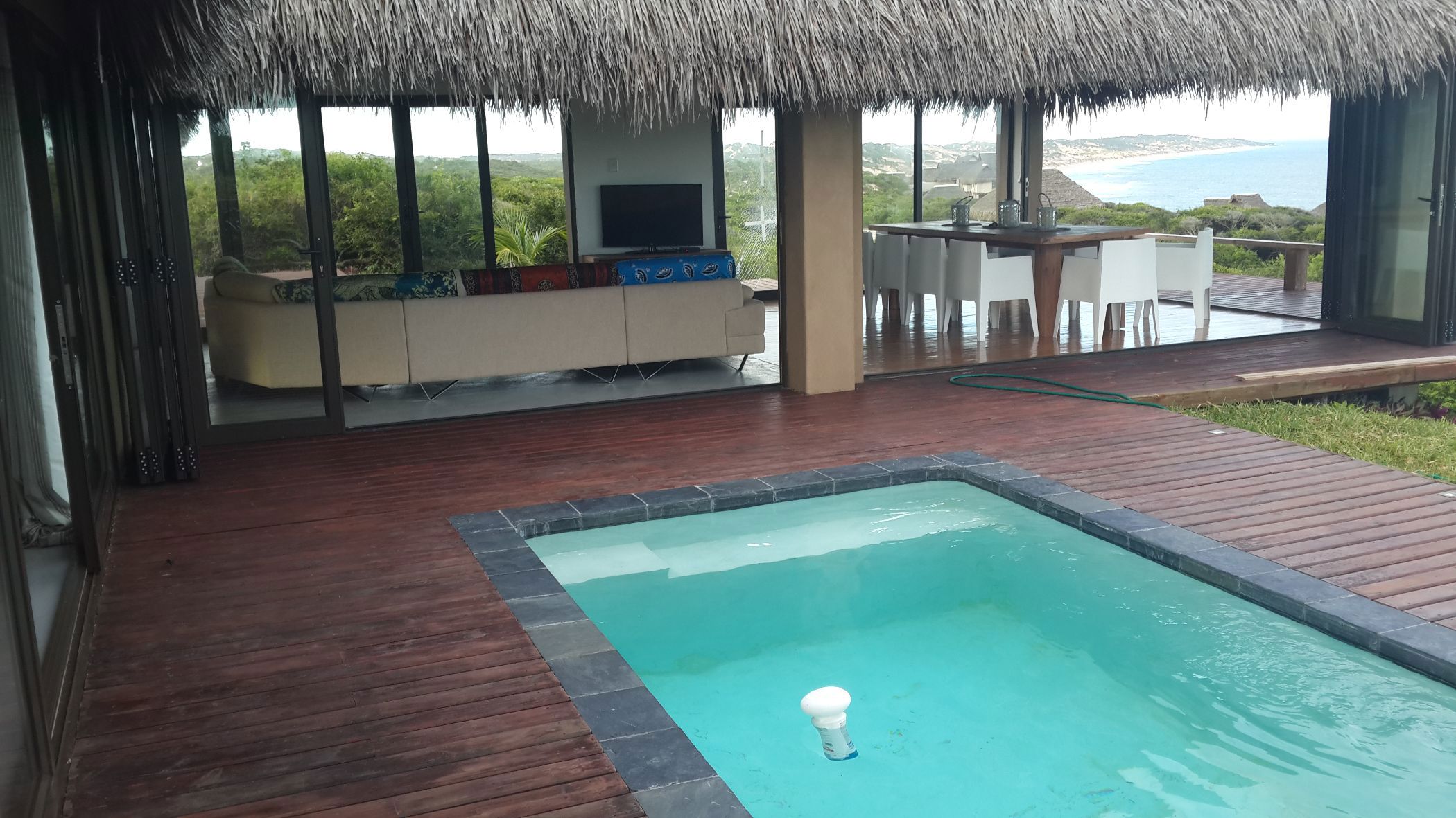 Beachfront villa for sale in Praia da Rocha, Mozambique - 3MQ1627501
