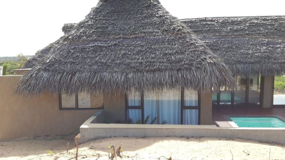 Beachfront villa for sale in Praia da Rocha, Mozambique - 3MQ1627501