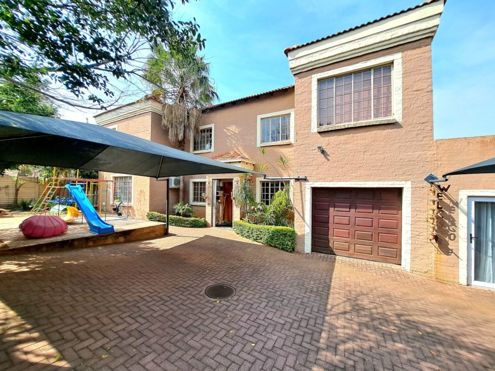 Double-storey house for sale in Safari Gardens - 1RU1034315 Double-storey house for sale in Safari Gardens - 1RU1034315