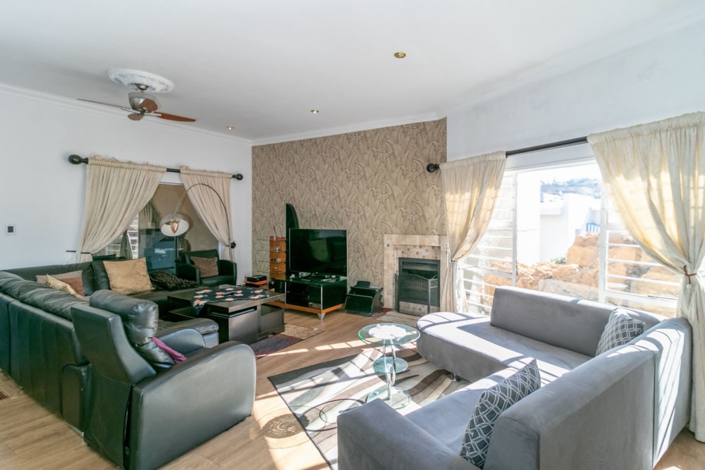 House for sale in Oakdene, Johannesburg - 1GV1646599