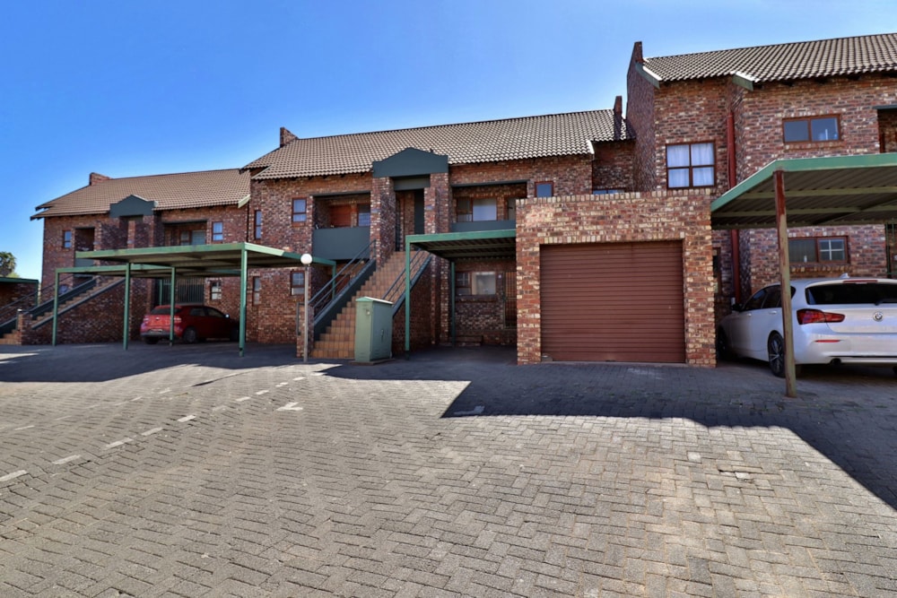 Townhouse for sale in Langenhovenpark - 1BX1749873 Townhouse for sale in Langenhovenpark - 1BX1749873