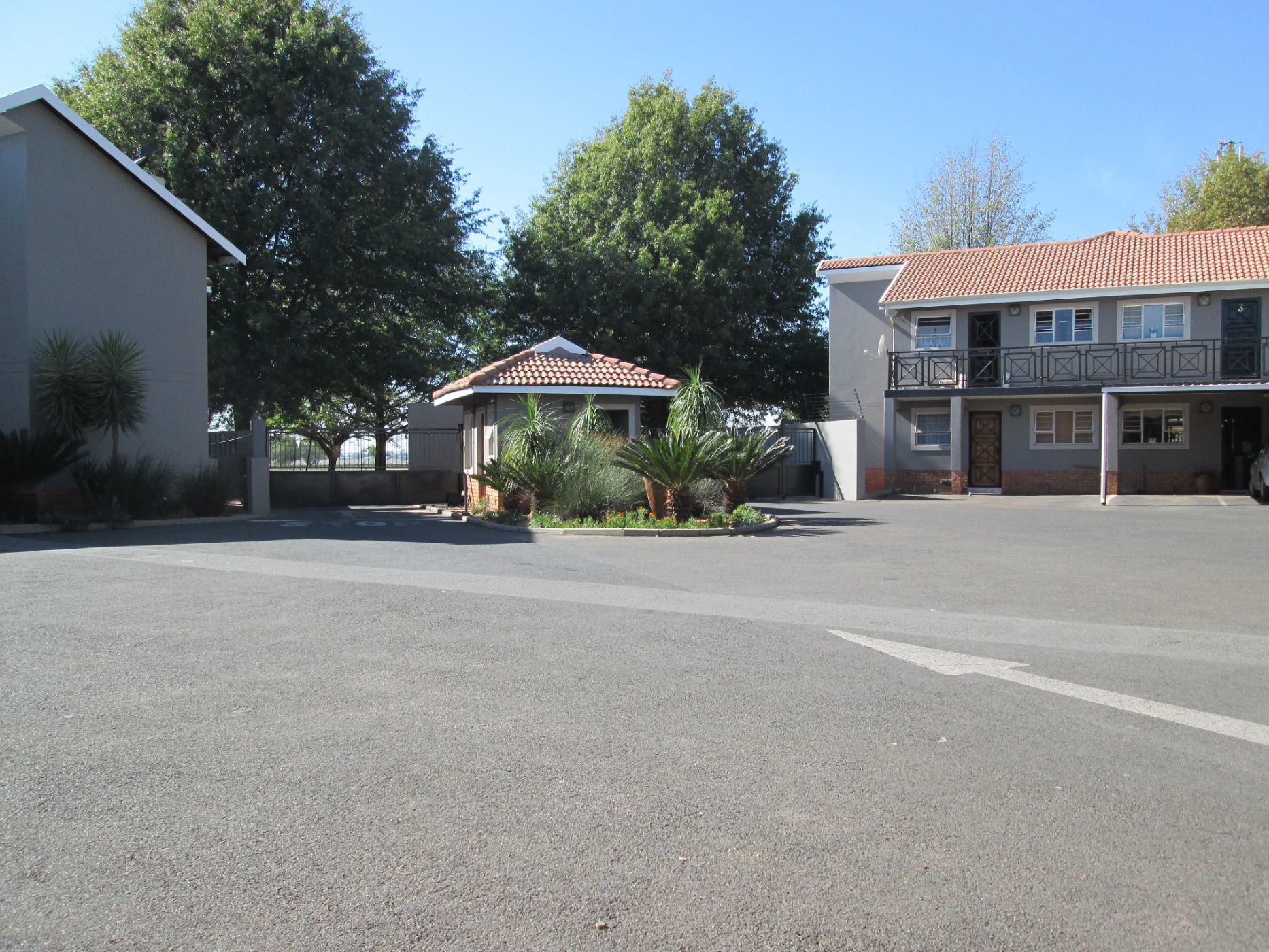Townhouse to rent in Brenthurst - 1BJ1751407