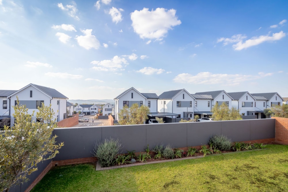 Security estate home let in Pinehaven - 1KR1708727 Security estate home let in Pinehaven - 1KR1708727