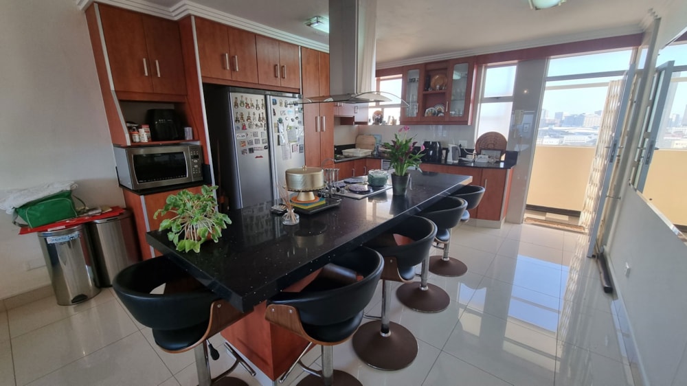 Apartment for sale in North Beach Durban - 1DA1628894 Apartment for sale in North Beach Durban - 1DA1628894