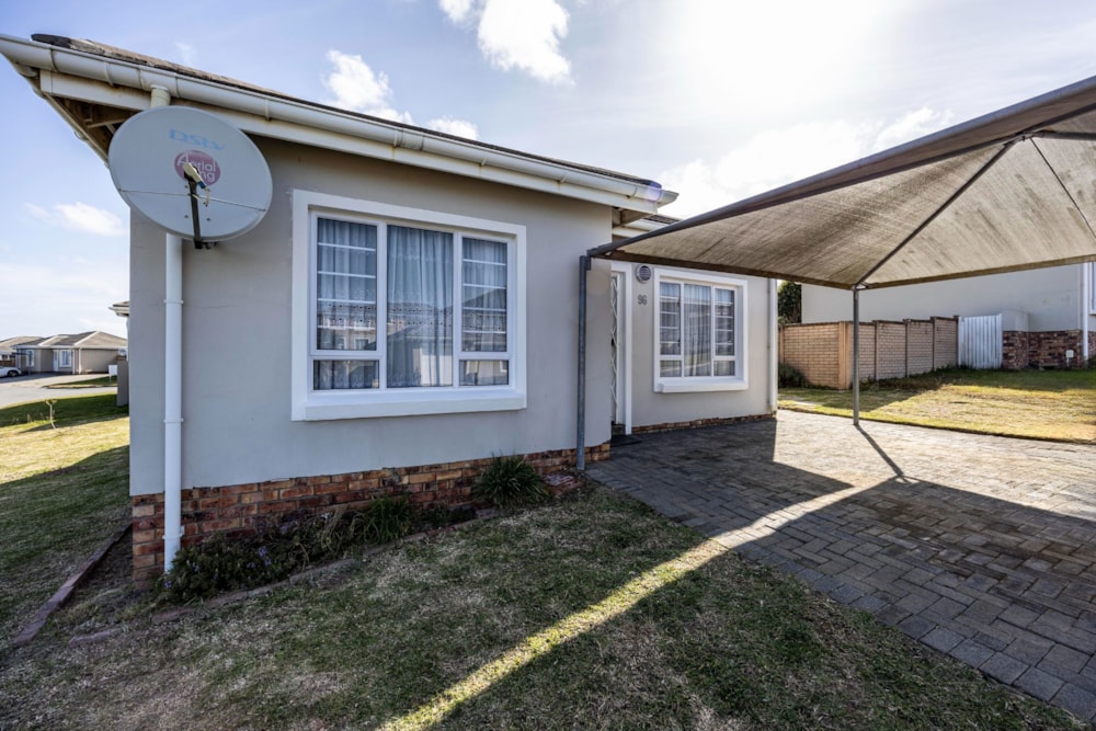 Townhouse for sale in Gonubie - 1ET1629688