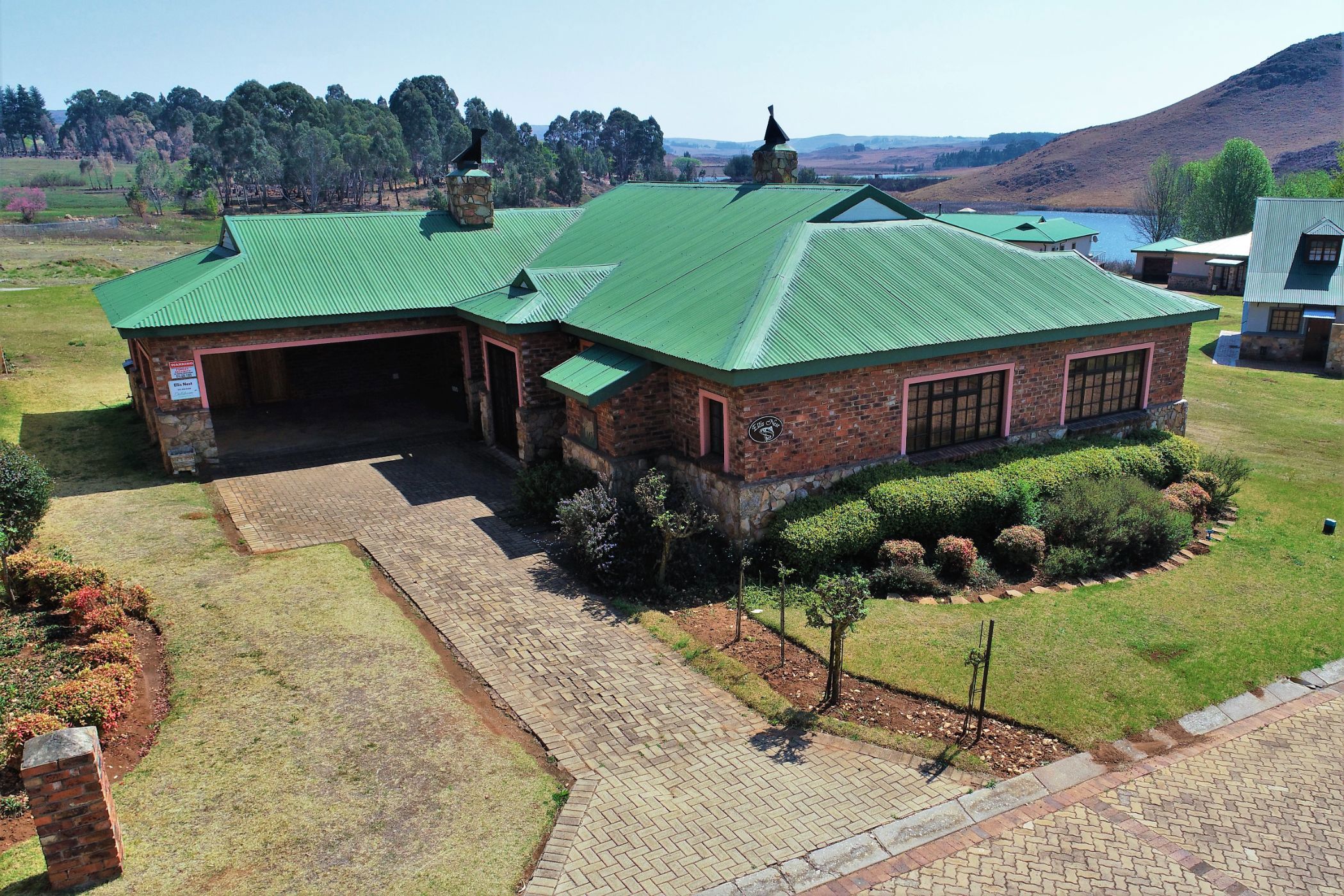 House for sale in Dullstroom - 1DS1630352