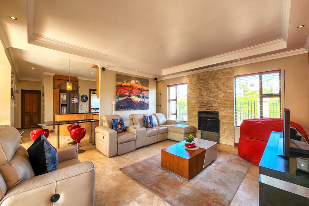 Security estate home let in Big Bay - 1TV1672183