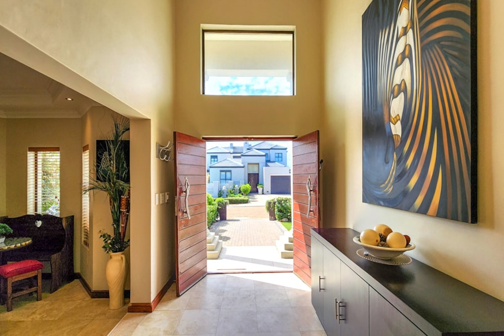 Security estate home let in Big Bay - 1TV1672183