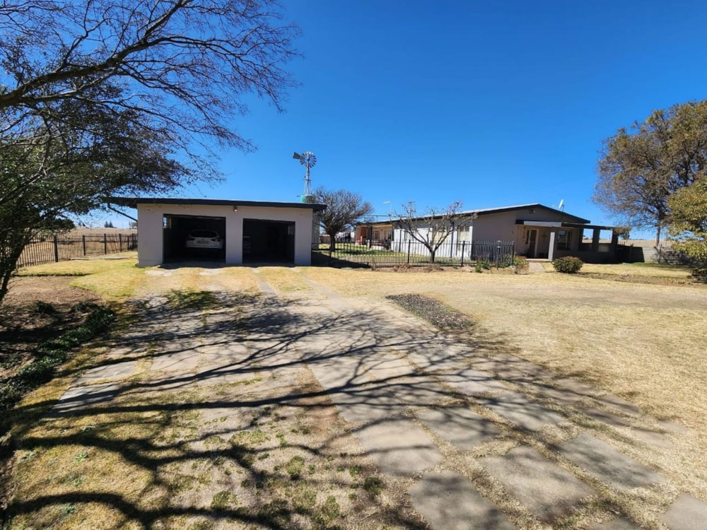 Mixed use farm for sale in Kromkloof - 1BTH1628711