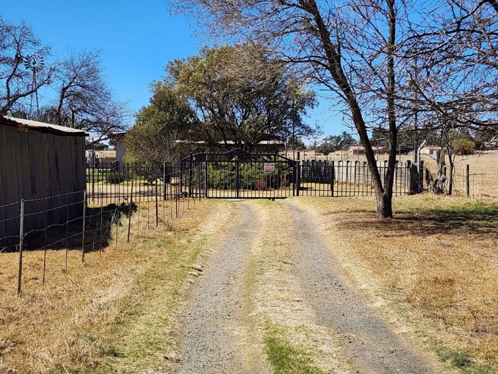 Mixed use farm for sale in Kromkloof - 1BTH1628711