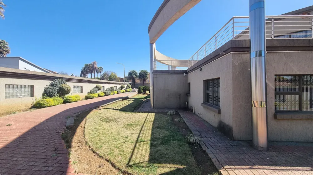 Double-storey house for sale in Vanderbijlpark SE 4 - 1VT1629396 Double-storey house for sale in Vanderbijlpark SE 4 - 1VT1629396