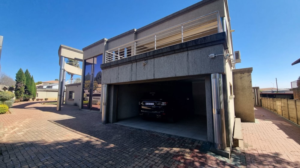 Double-storey house for sale in Vanderbijlpark SE 4 - 1VT1629396 Double-storey house for sale in Vanderbijlpark SE 4 - 1VT1629396