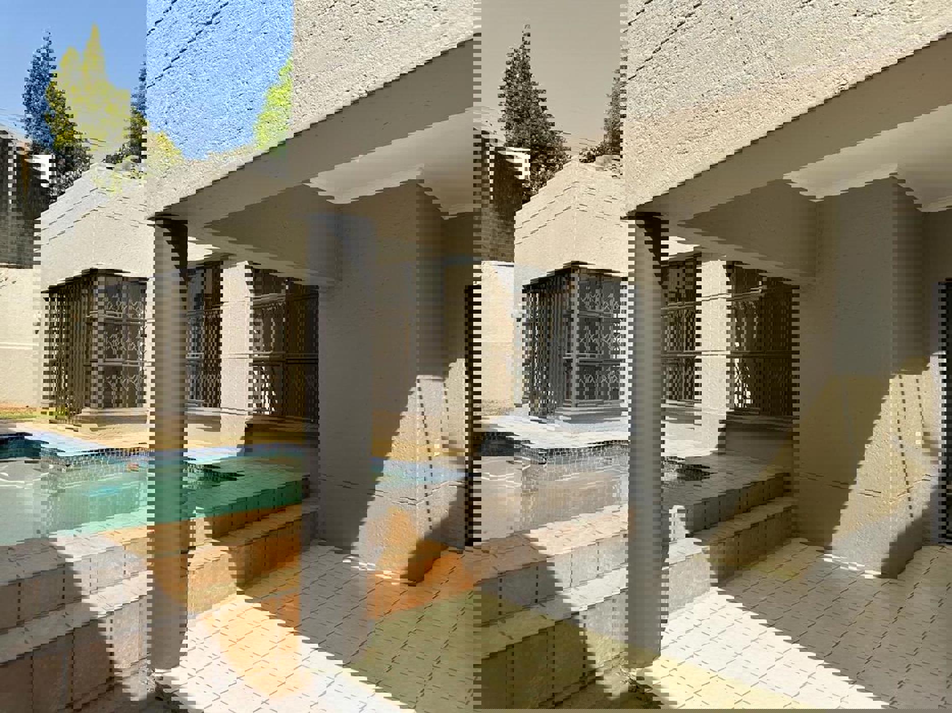 Cluster to rent in Hyde Park, Sandton - JBL1723056