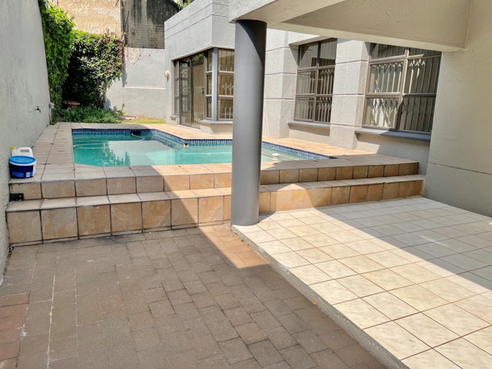 Cluster to rent in Hyde Park, Sandton - JBL1723056