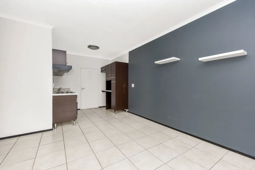 Apartment sold in North Riding - FW1710360