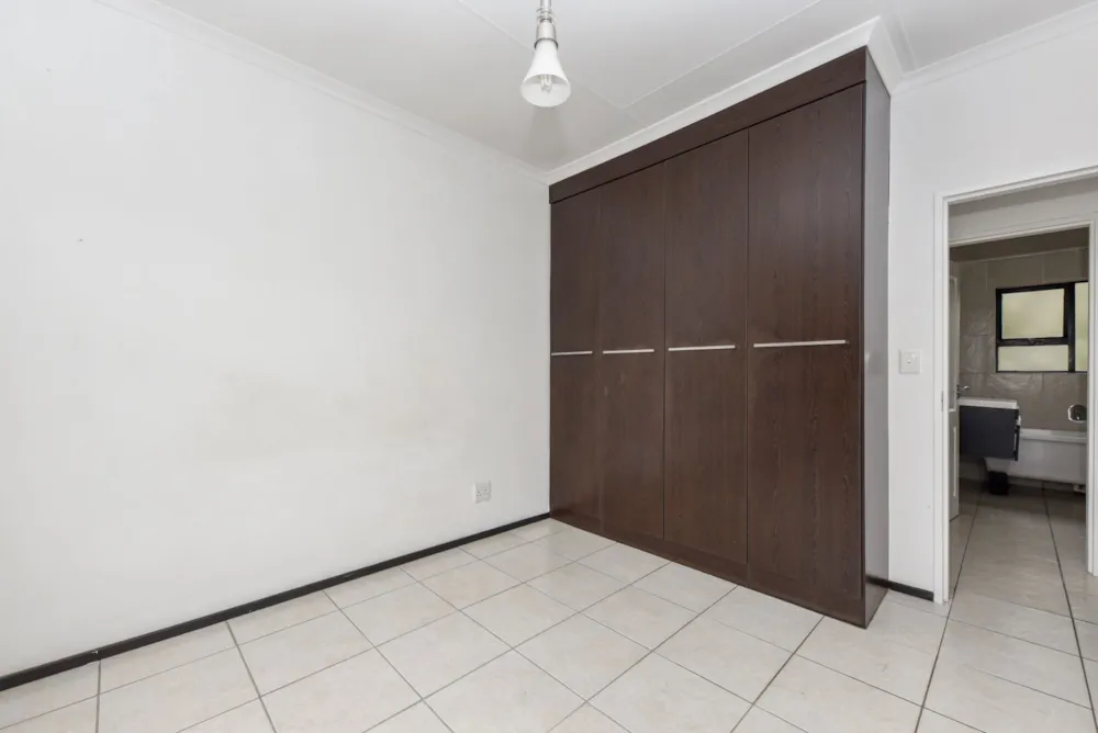 Apartment sold in North Riding - FW1710360