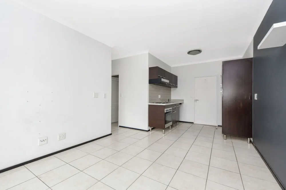 Apartment sold in North Riding - FW1710360